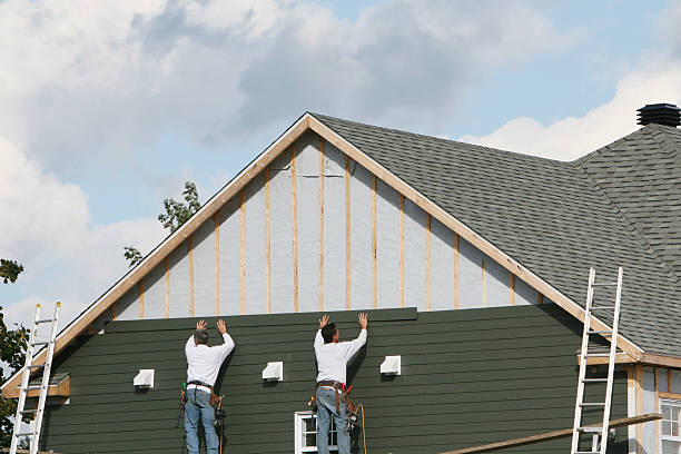 Professional Siding technician working in Lansing, IL